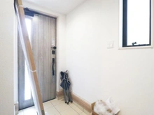 【神奈川県/大和市上草柳】大和市上草柳7丁目　新築一戸建て　2号棟 / 全2棟 玄関