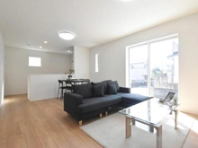 【神奈川県/大和市下鶴間】大和市下鶴間　新築一戸建 リビング・ダイニング：家具・調度品は価格には含まれません。