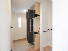 【神奈川県/大和市下鶴間】大和市下鶴間　新築一戸建 玄関：収納