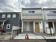 【神奈川県/座間市小松原】座間市小松原2丁目　新築戸建1号棟 建築中の外観：全2棟/中央