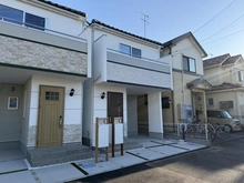 【神奈川県/座間市小松原】座間市小松原2丁目　新築戸建2号棟 建築中の外観：全2棟/中央