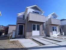 【東京都/町田市本町田】町田市本町田　新築一戸建て　1号棟 / 全5棟 外観：写真中央／全5棟