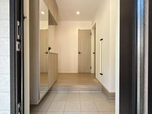 【神奈川県/座間市入谷東】座間市入谷東4丁目新築戸建て 玄関