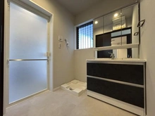 【神奈川県/相模原市中央区淵野辺本町】相模原市中央区淵野辺本町4丁目　戸建 洗面室