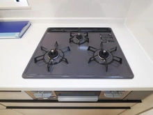 【東京都/町田市原町田】～新築戸建～ 町田市原町田2丁目　B号棟 キッチン：三口コンロ