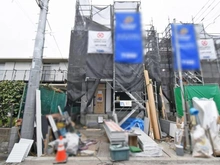 【神奈川県/相模原市南区相模台】相模原市南区相模台6丁目 新築一戸建て 1号棟 / 全2棟 建築中の外観：写真中央／全2棟