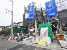【神奈川県/相模原市南区相模台】相模原市南区相模台6丁目 新築一戸建て 1号棟 / 全2棟 建築中の外観：写真奥／全2棟