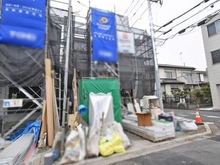 【神奈川県/相模原市南区相模台】相模原市南区相模台6丁目 新築一戸建て 2号棟 / 全2棟 建築中の外観：写真奥／全2棟