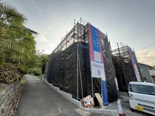 【東京都/町田市図師町】町田市図師町新築戸建て2号棟 建築中の外観：全4棟/中央