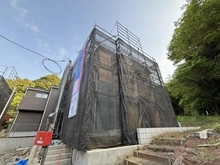 【東京都/町田市図師町】町田市図師町新築戸建て4号棟 建築中の外観：全4棟/中央