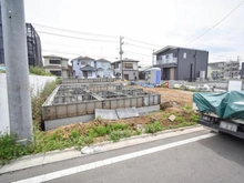 【神奈川県/相模原市緑区下九沢】下九沢　新築戸建て　4号棟 建築中の外観：全4棟/中央