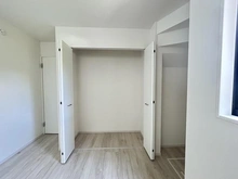 【神奈川県/横浜市保土ケ谷区月見台】保土ヶ谷区月見台　新築戸建 収納：5.2帖サービスルーム内の収納スペースです。