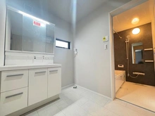 【神奈川県/横浜市神奈川区三ツ沢下町】神奈川区三ツ沢下町全3棟　1号棟 洗面所