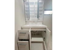 【神奈川県/横浜市神奈川区三ツ沢下町】神奈川区三ツ沢下町全3棟　1号棟 洗面所：収納