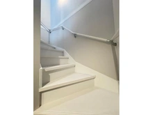 【神奈川県/横浜市神奈川区三ツ沢下町】神奈川区三ツ沢下町全3棟　2号棟 階段