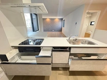 【神奈川県/横浜市神奈川区三ツ沢下町】神奈川区三ツ沢下町全3棟　3号棟 収納