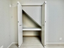 【神奈川県/横浜市港北区綱島東】港北区綱島東五丁目　戸建 収納：1階　階段下