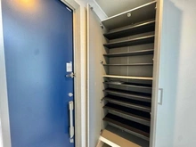 【神奈川県/横浜市港北区綱島東】港北区綱島東五丁目　戸建 収納：玄関