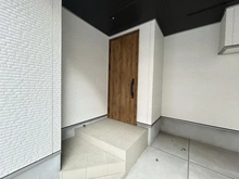 【神奈川県/横浜市西区境之谷】西区境之谷　戸建 玄関