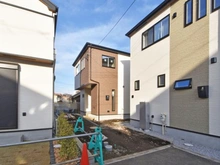 【神奈川県/相模原市緑区東橋本】相模原市緑区東橋本　新築戸建　5号棟 建築中の外観：中央奥（全１２邸のうちの５号棟）