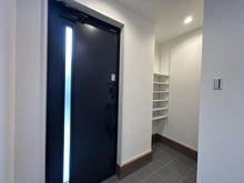 【神奈川県/横浜市保土ケ谷区法泉】保土ヶ谷区法泉3丁目1号棟　新築戸建 玄関