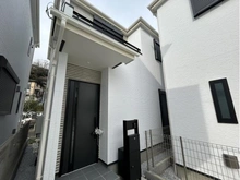 【神奈川県/横浜市保土ケ谷区法泉】保土ヶ谷区法泉3丁目2号棟　新築戸建 建築中の外観：全4区画　写真中央