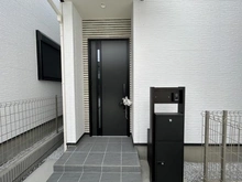 【神奈川県/横浜市保土ケ谷区法泉】保土ヶ谷区法泉3丁目2号棟　新築戸建 玄関：全4区画　写真中央