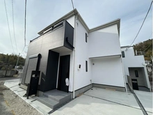 【神奈川県/横浜市保土ケ谷区法泉】保土ヶ谷区法泉3丁目3号棟　新築戸建 建築中の外観：全4区画　写真中央