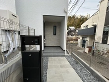 【神奈川県/横浜市保土ケ谷区法泉】保土ヶ谷区法泉3丁目4号棟　新築戸建 玄関：全4区画　右側