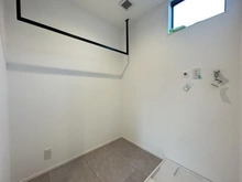 【神奈川県/横浜市南区六ツ川】南区六ツ川4丁目　新築戸建 洗面所：ランドリーパイプスペース