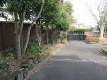 【神奈川県/横浜市栄区野七里】横浜市栄区野七里二丁目　土地戸建 アプローチ