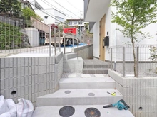 【神奈川県/鎌倉市津西】鎌倉市津西1丁目　新築戸建 アプローチ