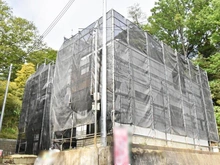 【神奈川県/横浜市中区本牧町】中区本牧町2丁目　新築戸建　B号棟（全2棟） 建築中の外観：全２棟/手前側