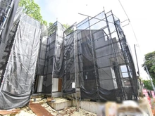【神奈川県/横浜市中区本牧町】中区本牧町2丁目　新築戸建　B号棟（全2棟） 建築中の外観：全２棟/右側