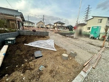 【神奈川県/横浜市瀬谷区阿久和西】横浜市瀬谷区阿久和西4丁目　4号棟 建築中の外観：画面左側 全4区画4号棟