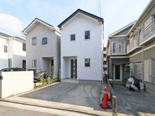 【神奈川県/横浜市神奈川区三ツ沢下町】神奈川区三ツ沢下町　中古戸建 外観：正面右側