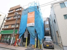 【神奈川県/横浜市神奈川区松本町】松本4丁目　新築戸建 建築中の外観