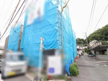 【神奈川県/横浜市南区睦町】南区睦町新築戸建A号棟（全4棟） 建築中の外観：全3棟