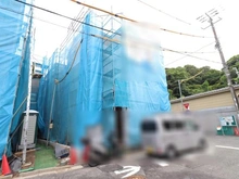 【神奈川県/横浜市南区睦町】南区睦町新築戸建A号棟（全4棟） 建築中の外観：全3棟