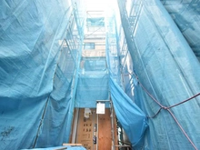 【神奈川県/横浜市南区睦町】南区睦町新築戸建C号棟（全4棟） 建築中の外観：全４棟正面奥