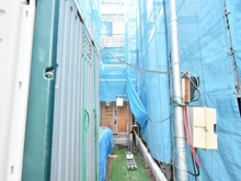 【神奈川県/横浜市南区睦町】南区睦町新築戸建C号棟（全4棟） 建築中の外観：全４棟正面奥
