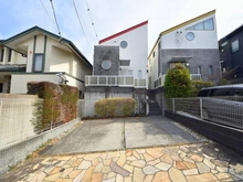 【神奈川県/横浜市西区浅間台】横浜市西区浅間台戸建 外観：中央の建物