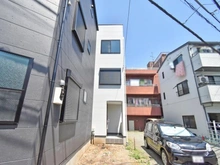 【神奈川県/横浜市西区中央】西区中央2丁目　新築戸建2号棟/全2棟 外観：真ん中の建物　2号棟/全2棟
