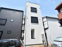 【神奈川県/横浜市西区中央】西区中央2丁目　新築戸建2号棟/全2棟 外観：2号棟/全2棟
真ん中の建物