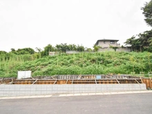 【神奈川県/横浜市神奈川区菅田町】神奈川区菅田町新築戸建2号棟（全12区画） 建築中の外観：全12区画　写真中央