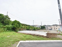 【神奈川県/横浜市神奈川区菅田町】神奈川区菅田町新築戸建10号棟（全12区画） 建築中の外観：全12棟　写真中央