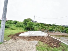 【神奈川県/横浜市神奈川区菅田町】神奈川区菅田町新築戸建10号棟（全12区画） 建築中の外観：全12棟　写真中央