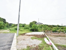 【神奈川県/横浜市神奈川区菅田町】神奈川区菅田町新築戸建10号棟（全12区画） 建築中の外観：全12棟　写真中央