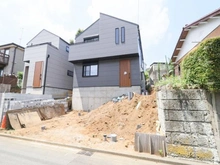 【神奈川県/横浜市神奈川区菅田町】神奈川区菅田町　新築戸建2号棟/全2棟 建築中の外観：全2棟　正面右