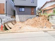 【神奈川県/横浜市神奈川区菅田町】神奈川区菅田町　新築戸建2号棟/全2棟 建築中の外観：全2棟　正面右